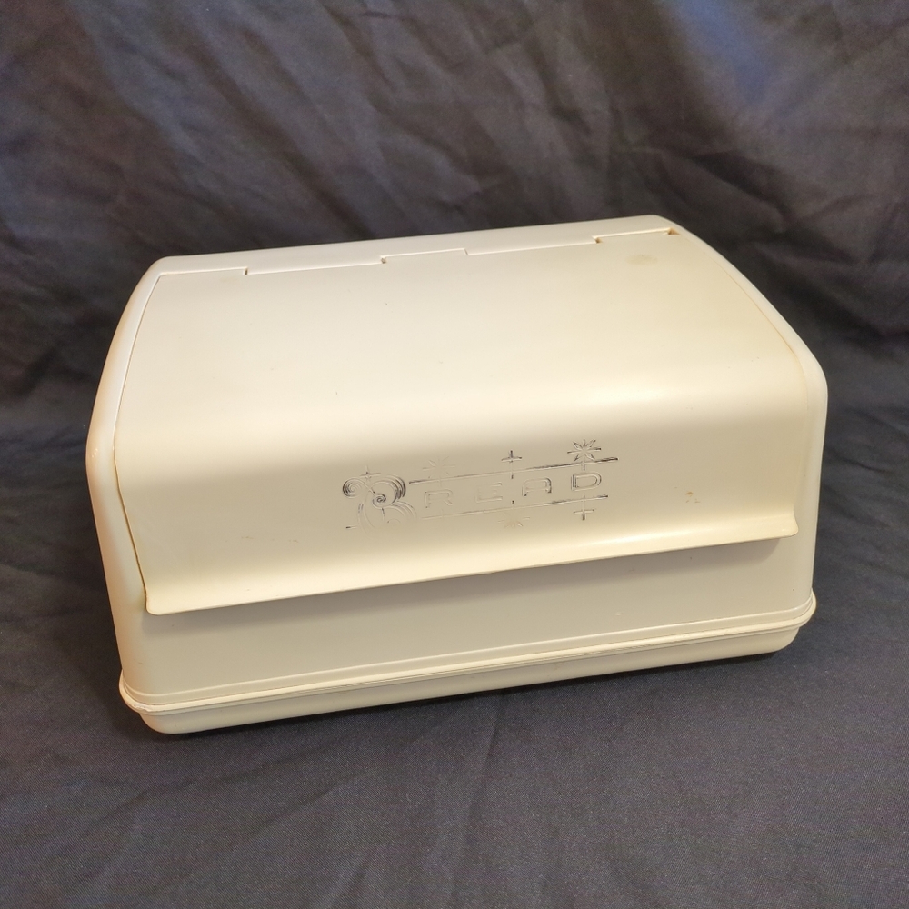 Vintage Lustro Ware B-20 Bread box Plastic, Cream Beige Color